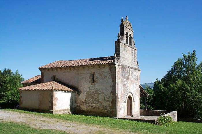 Iglesia Santa María de Sariegomuerto